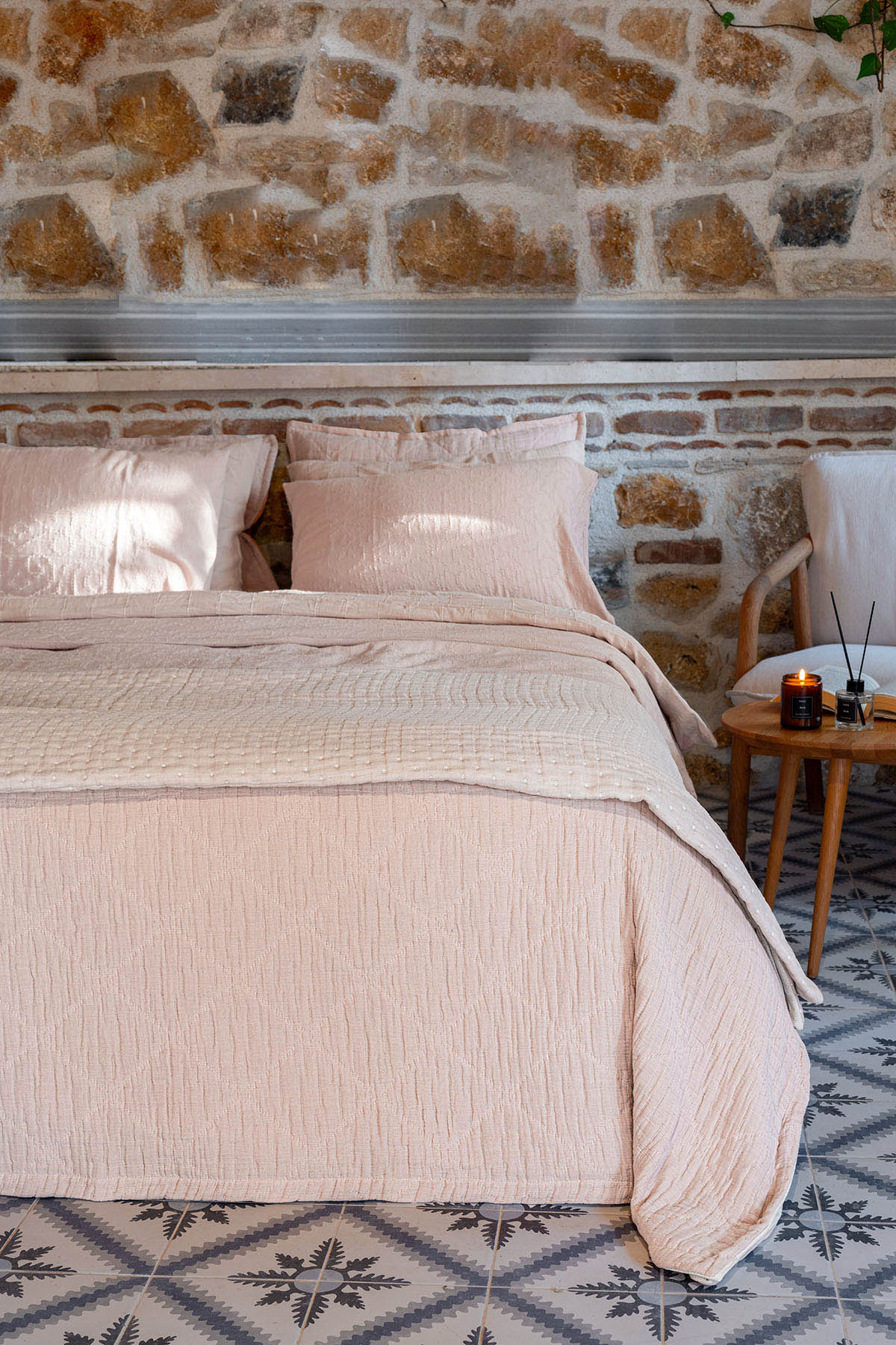 Atik Filled Jaquard Bed Cover Dusty Pink