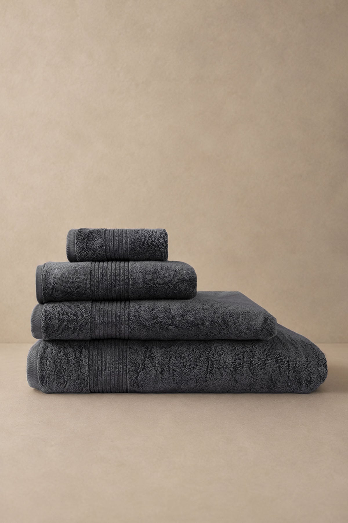 Essential Bordered Terry Towel 600 gr/sqm Dark Grey