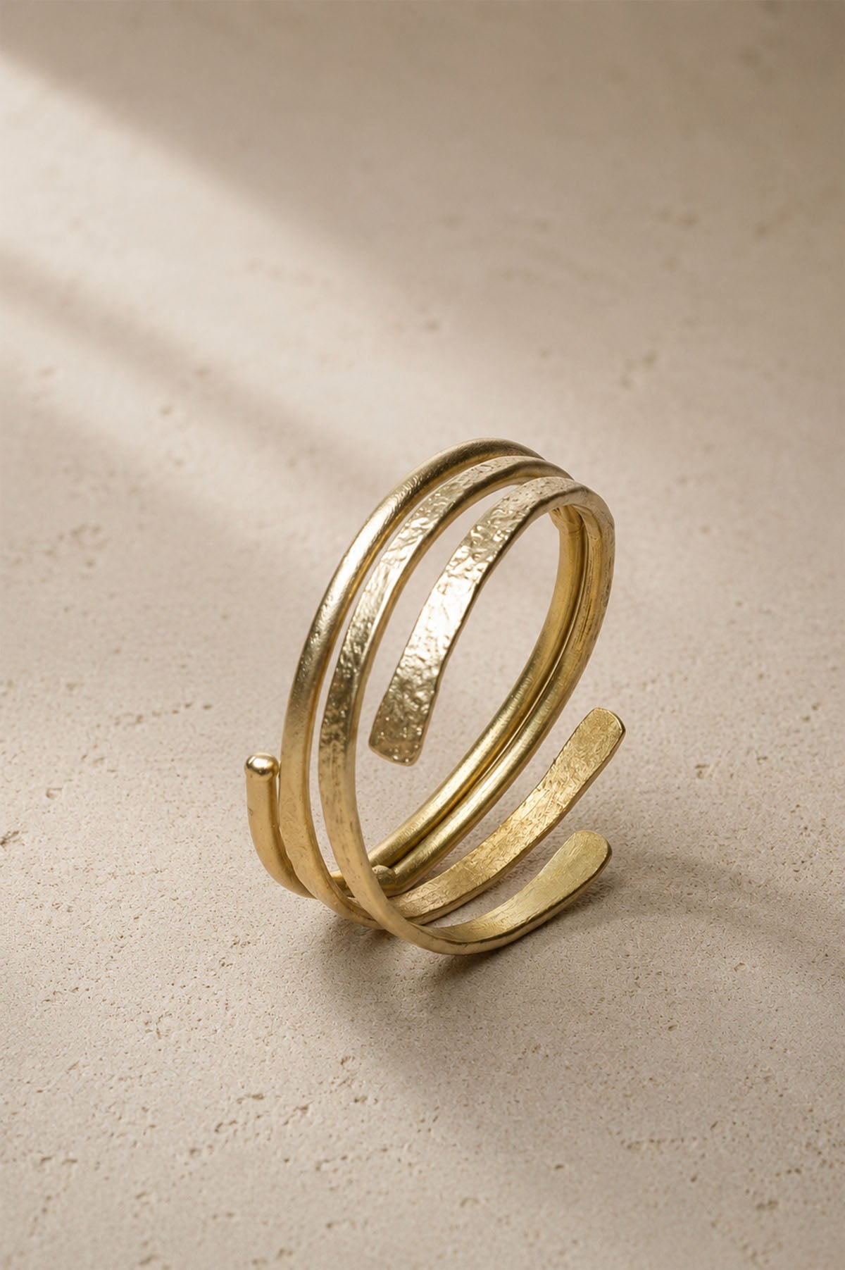 Hammered Rod Matt Brass Napkin Ring S of 4