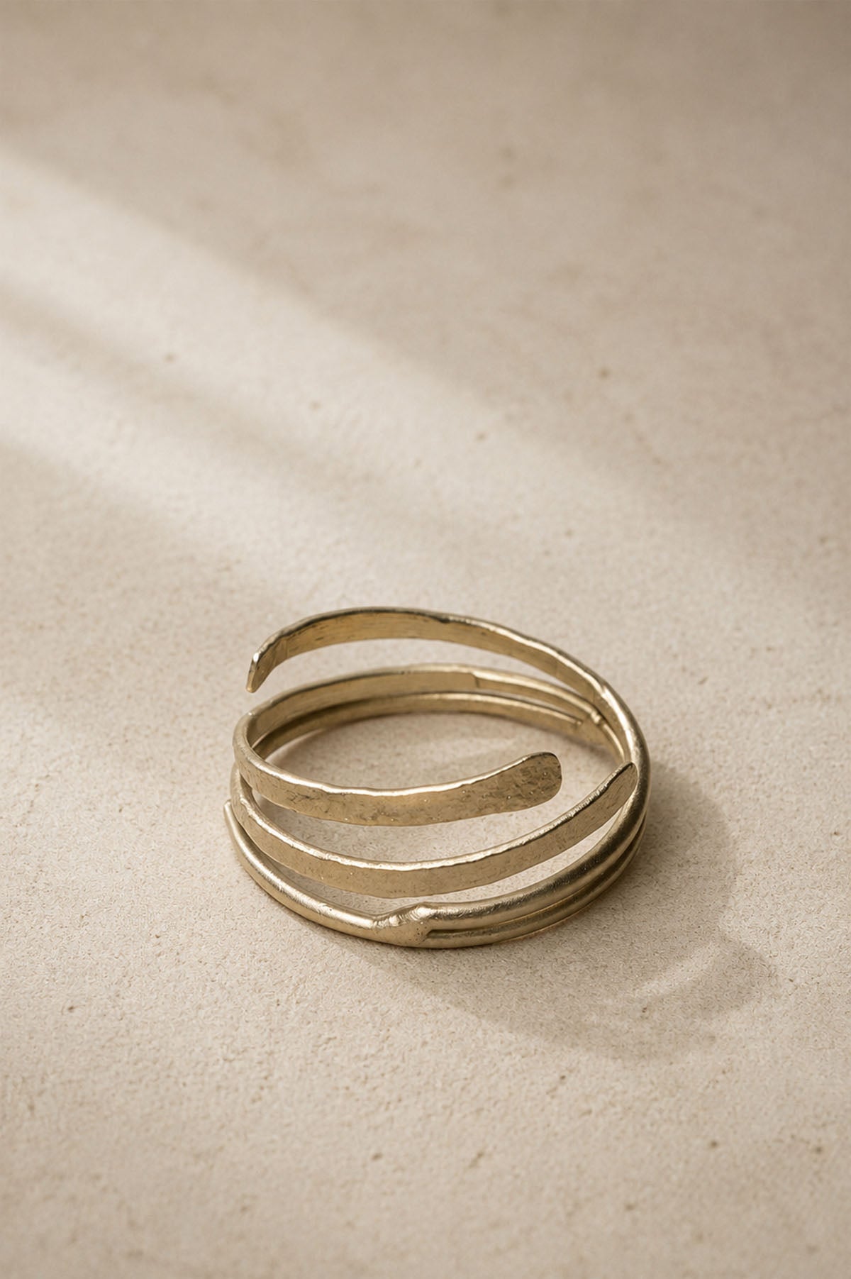 Hammered Rod Matt Brass Napkin Ring S of 4