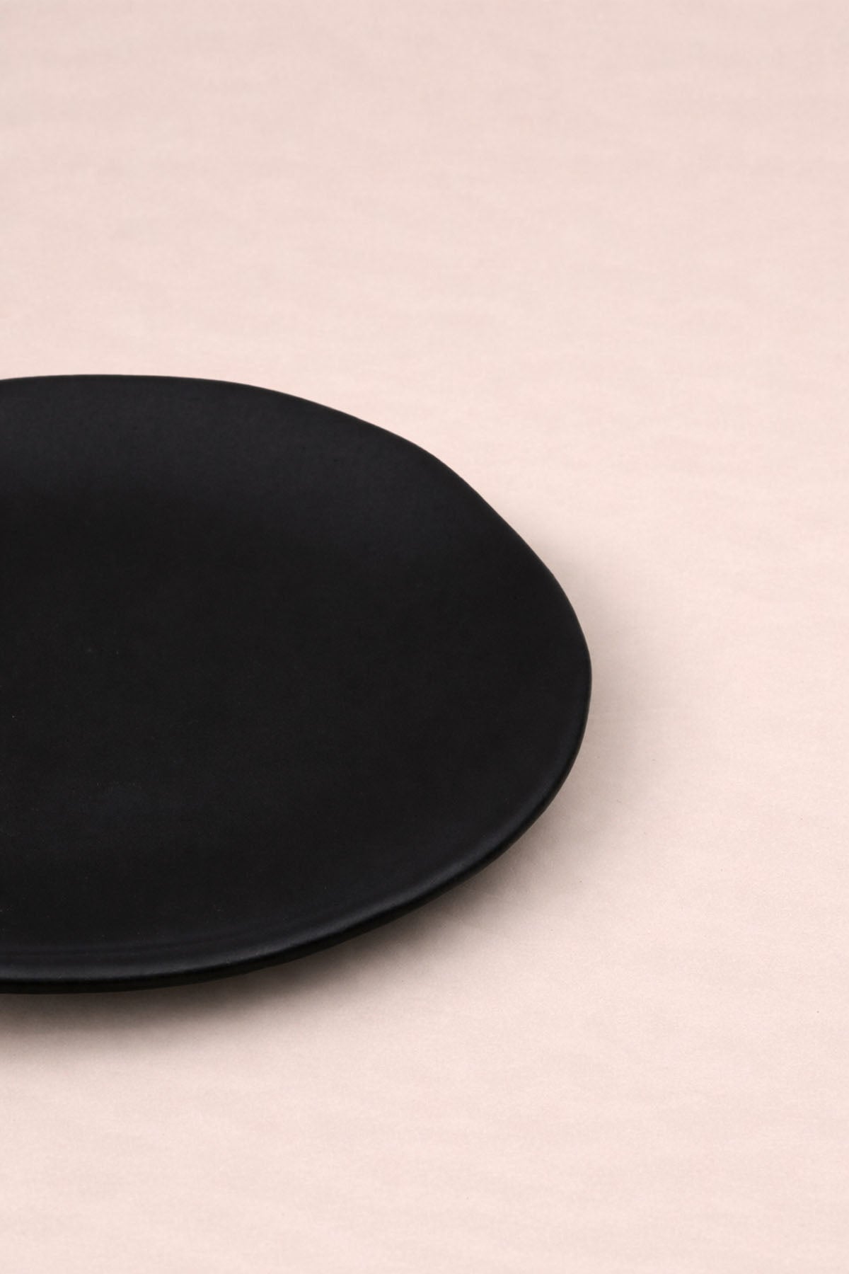 Stoneware Hand Shaped Amorph Plate 21 cm / 8.3" Black