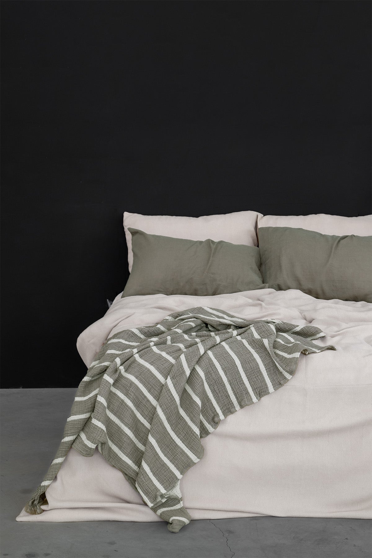 Cocoon Stripe Throw Khaki