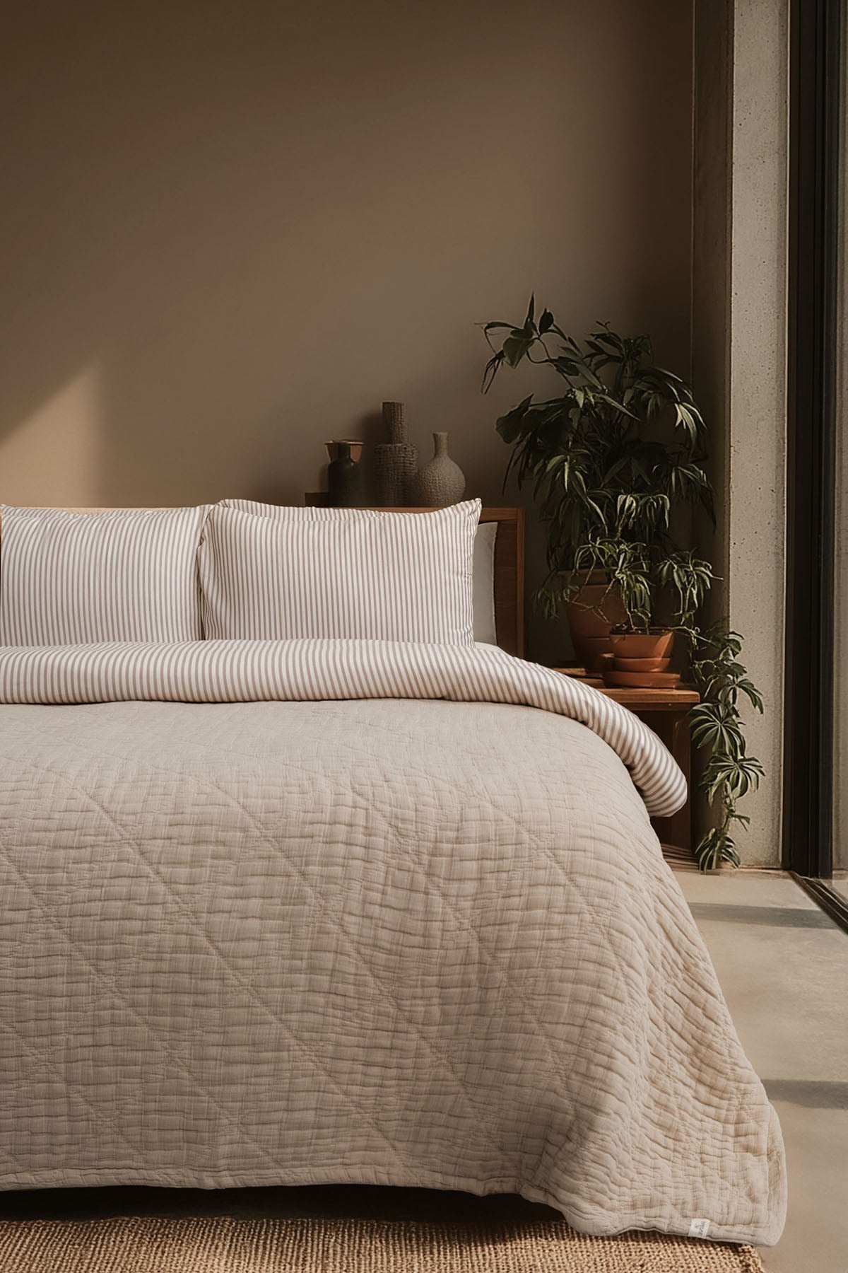 Atik Filled Jaquard Bed Cover Beige
