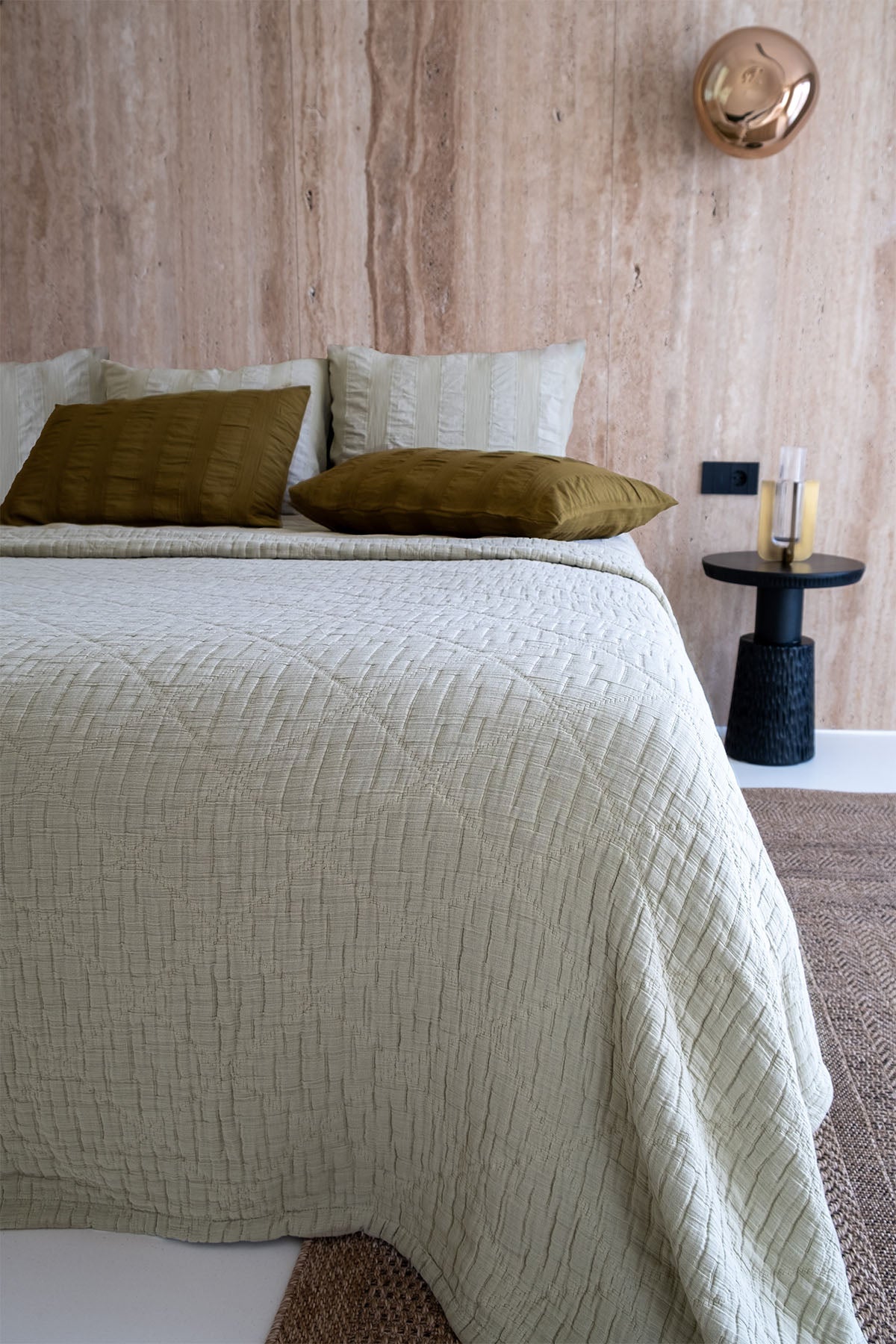 Atik Filled Jaquard Bed Cover Sustained Grey