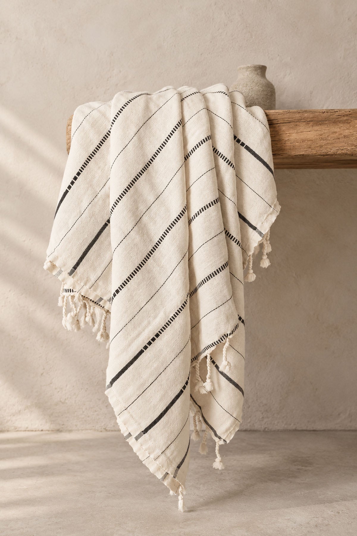 Boa Throw Blanket Natural-Black