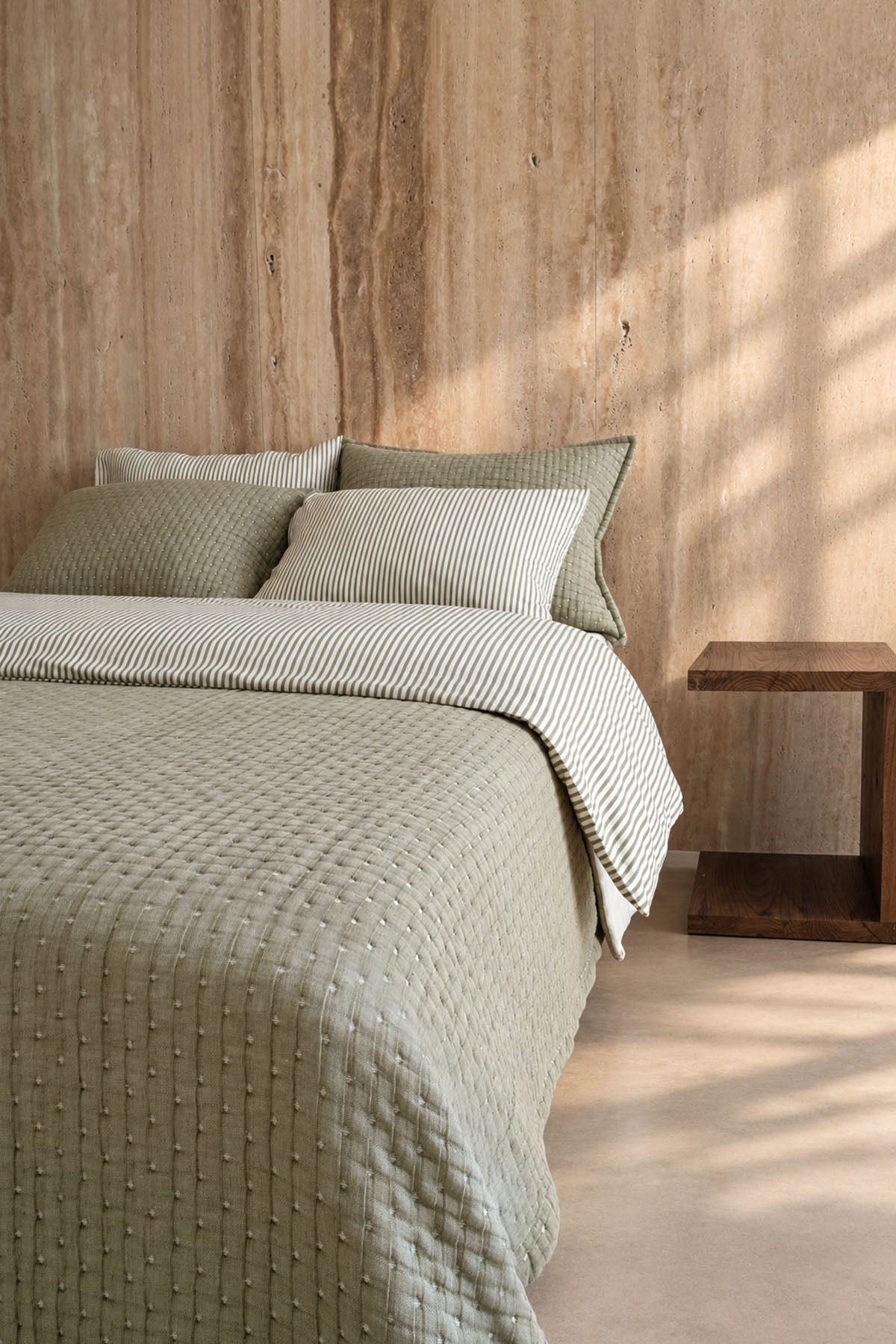Dotted Matelasse Quilt Bed Cover Green