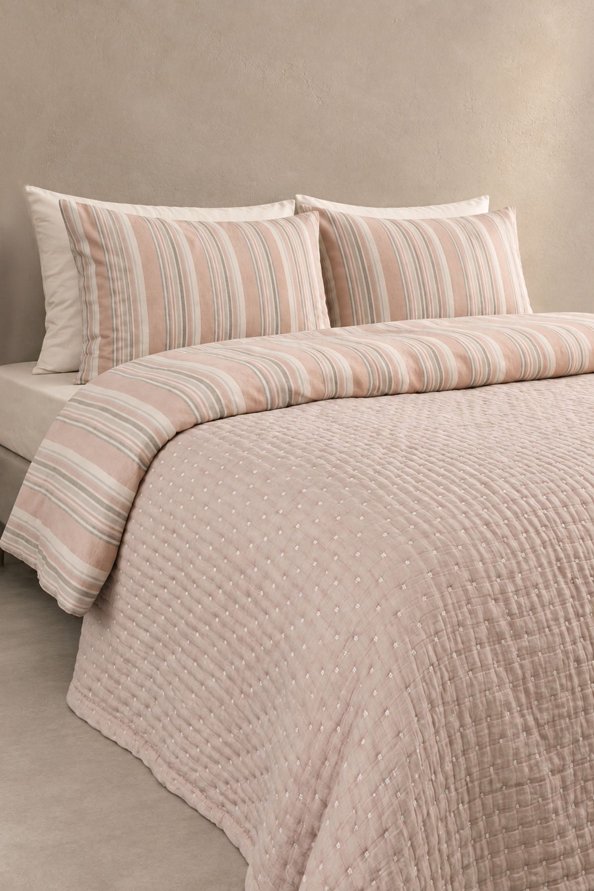 Dotted Matelasse Quilt Bed Cover Dusty Pink
