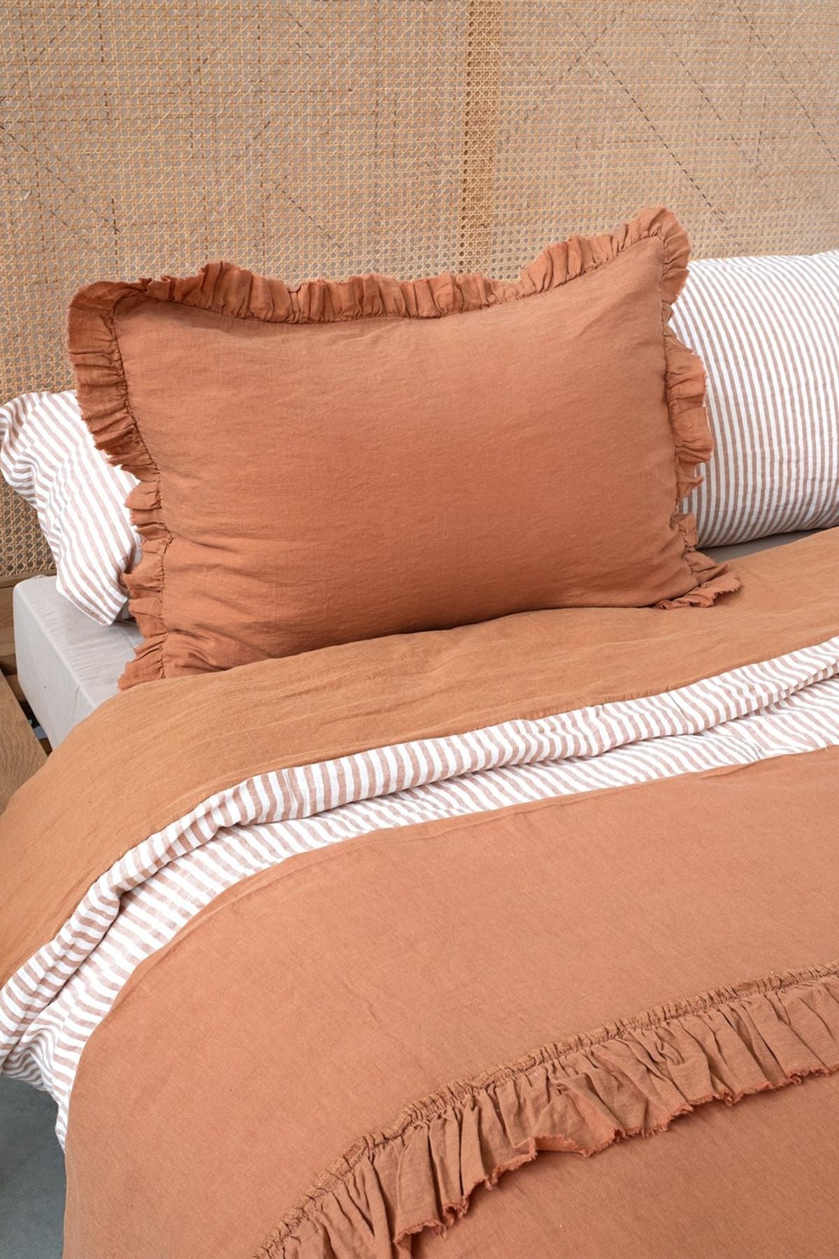Frill Keten Nevresim İndian Tan