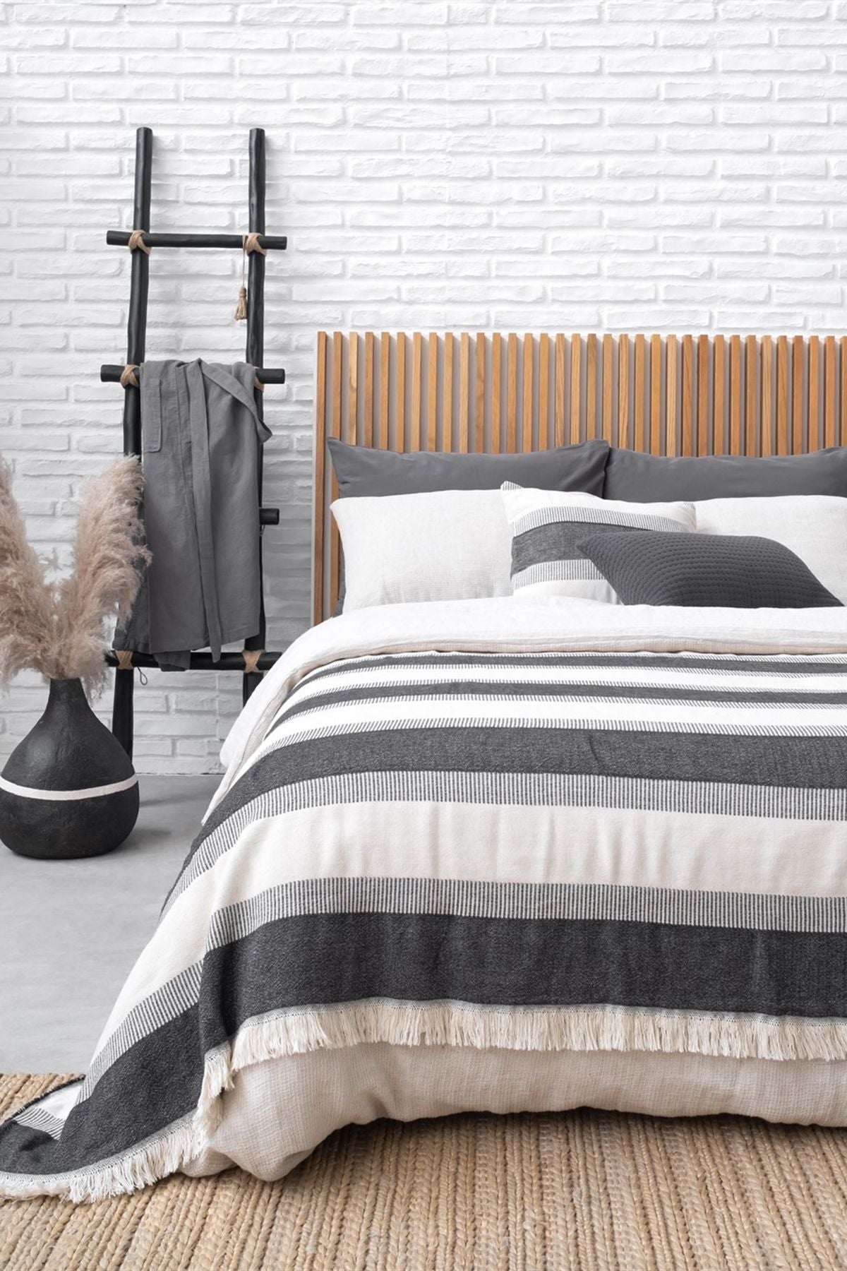 Rigel Yatak Örtüsü Natürel-Siyah