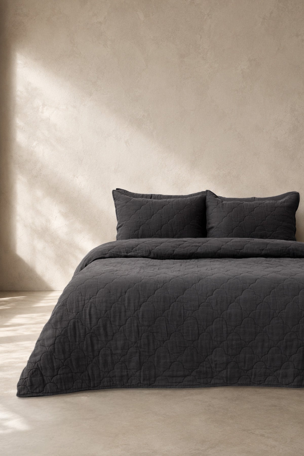 Serenity Quilted Linen Bedspread and Sham Set Antracite