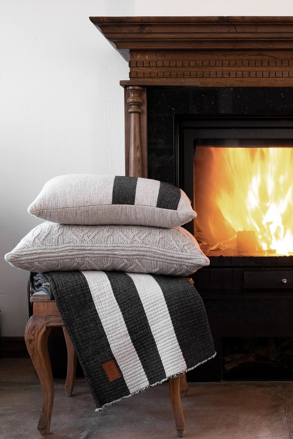 Wool Cocoon Yün Koltuk Şalı Siyah